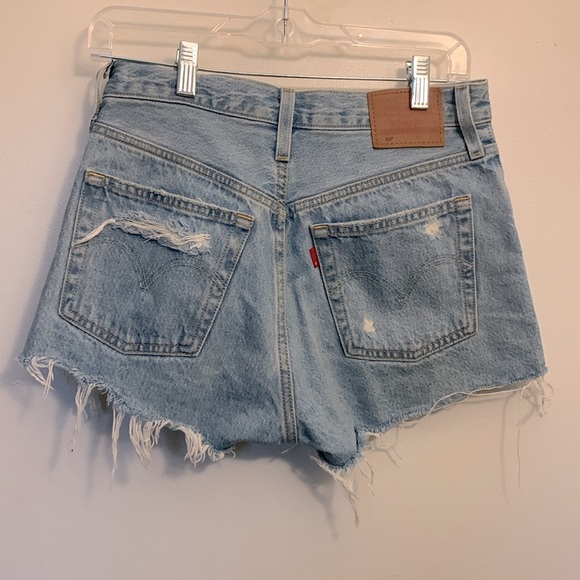Levi’s Denim Shorts 👖 - Picture 3 of 5